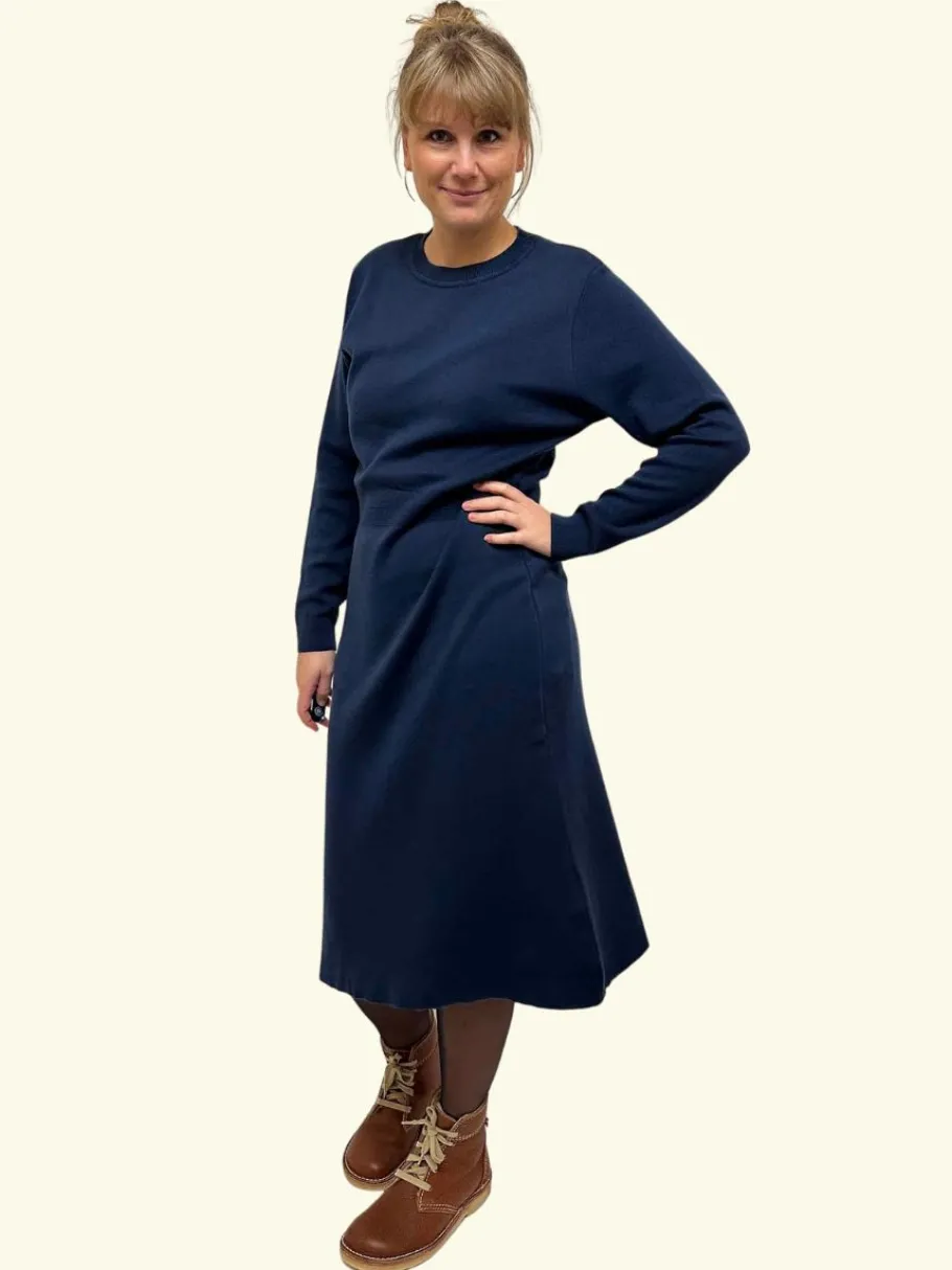 agnes_kjolen_bl_3.webp Grobund Agnes kjolen Blå^Dame Kjoler Og Jumpsuits