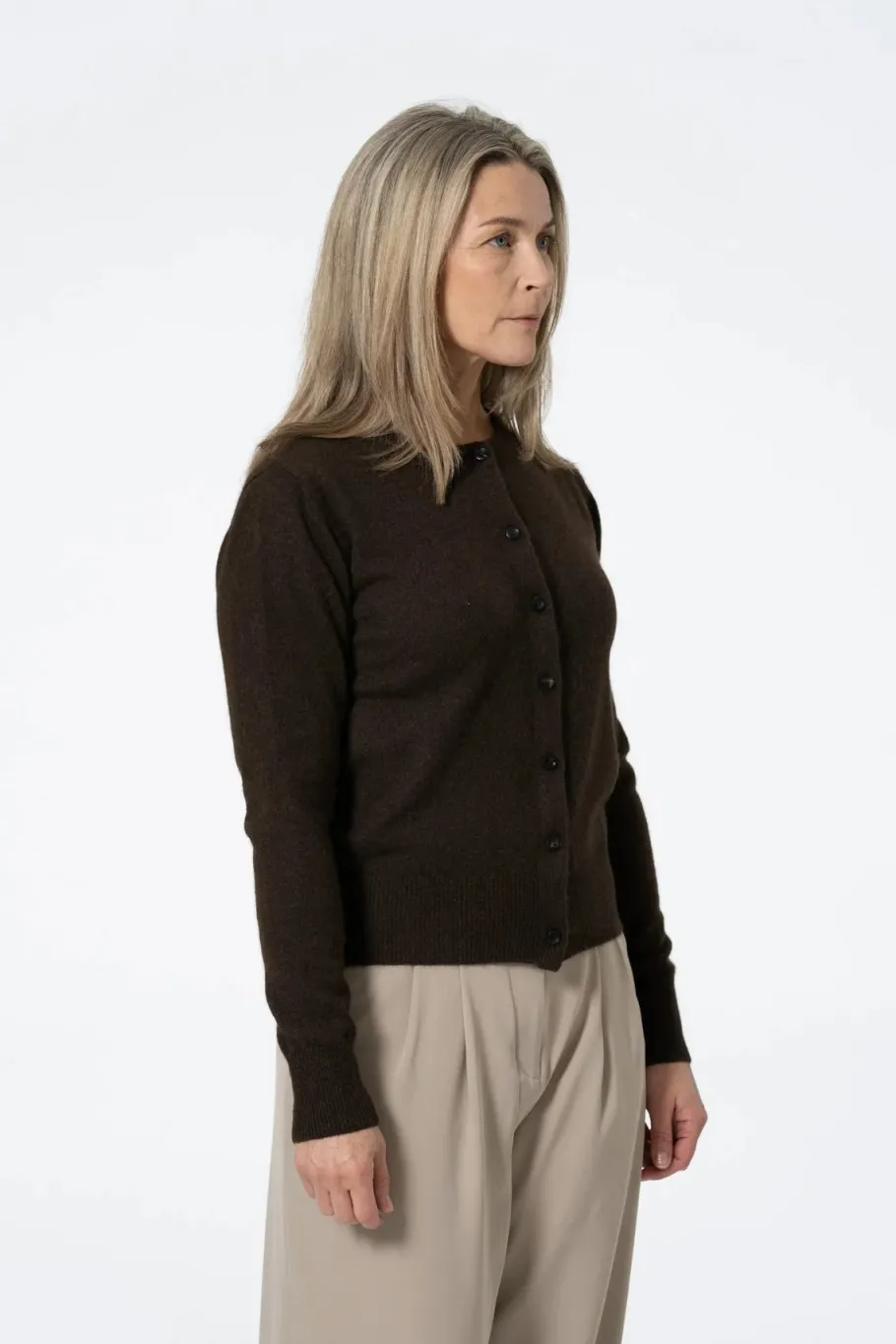 dinadi_yak_cardigan__dark_3.webp Dinadi YAK Cardigan - Dark Brown^Dame Overdele