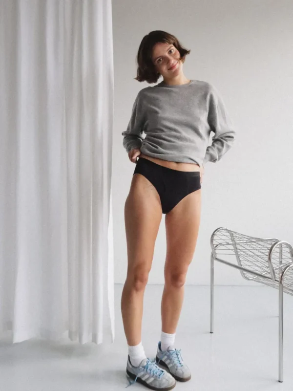 Flow 2 - Menstruationstrusser - Regular Waist - Moderate - Black^Dame Undertøj