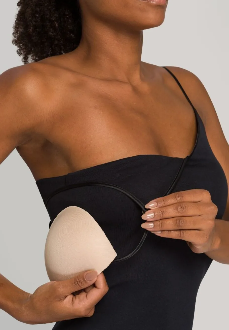 hanro___spaghetti_top_pad_6-1.webp Hanro - Spaghetti Top Padded - Cotton Seamless Black^Dame Undertøj