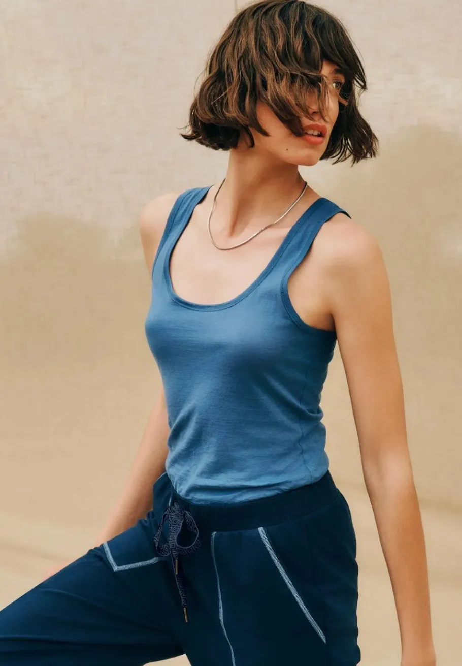 hanro_tank_top__ultraligh_4-1.webp Hanro tank Top - Ultralight Slate Blue^Dame Overdele