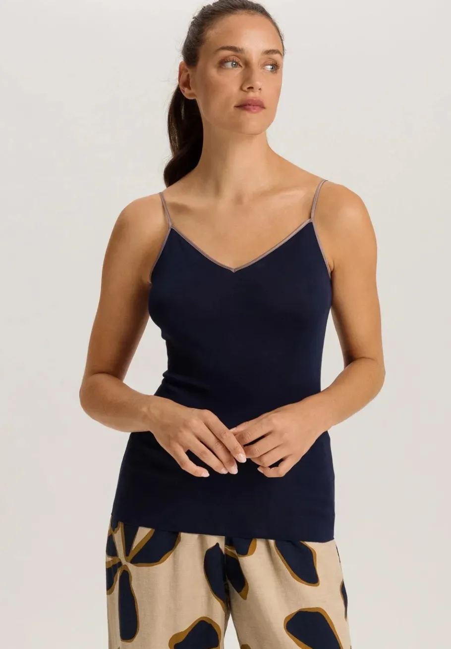 hanro_vneck_spaghetti_top_4.webp Hanro V-neck Spaghetti Top Deep Navy^Dame Undertøj