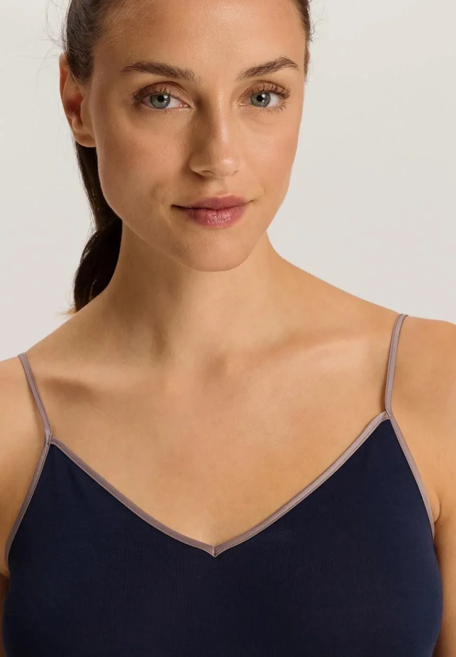 hanro_vneck_spaghetti_top_6.webp Hanro V-neck Spaghetti Top Deep Navy^Dame Undertøj