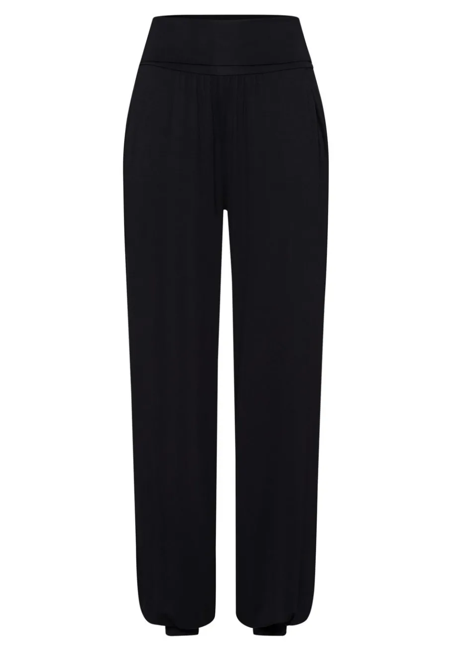 hanro_yoga_long_pants_bla_0.webp Hanro Yoga Long Pants Black^Dame Underdele