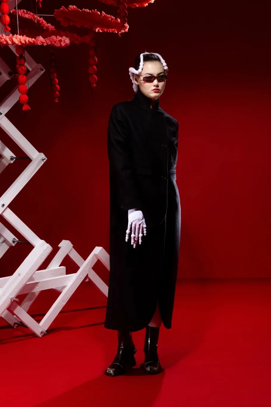 henrik_vibskov_afternoon__1.webp Henrik Vibskov Afternoon Coat Caviar^Dame Overtøj