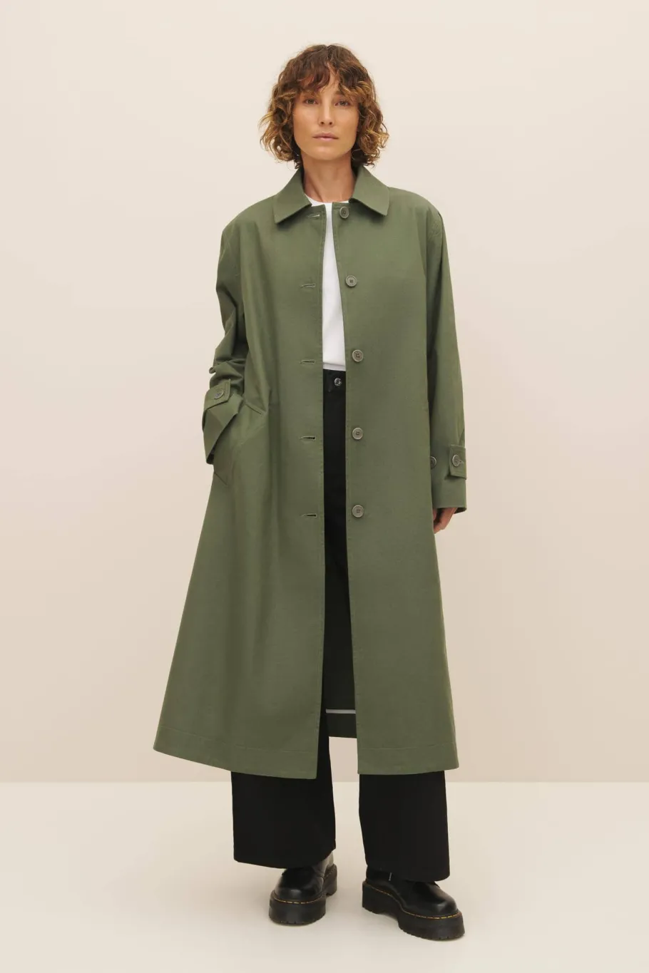 kowtow_cleo_trench_coat_s_0.webp Kowtow Cleo Trench Coat Sage^Dame Overtøj