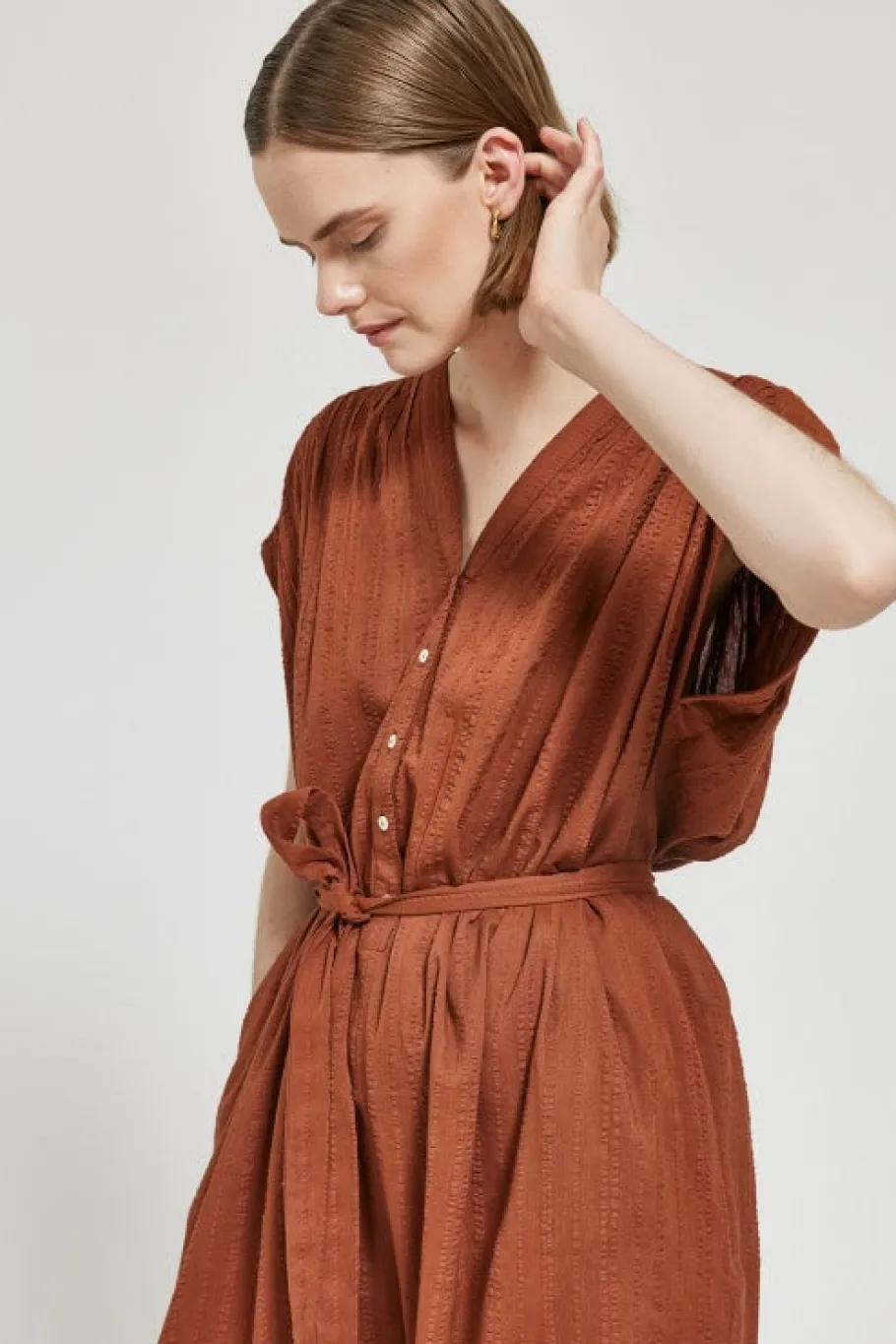 maska_huma__organic_cotto_3.webp Maska Huma - Organic cotton jumpsuit Teracotta^Dame Kjoler Og Jumpsuits