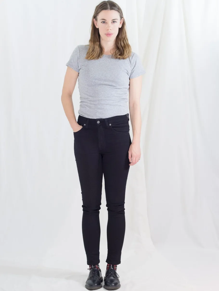 nudie_jeans__high_top_til_1-1.webp Nudie Jeans - High top tilde - Everblack^Dame Underdele