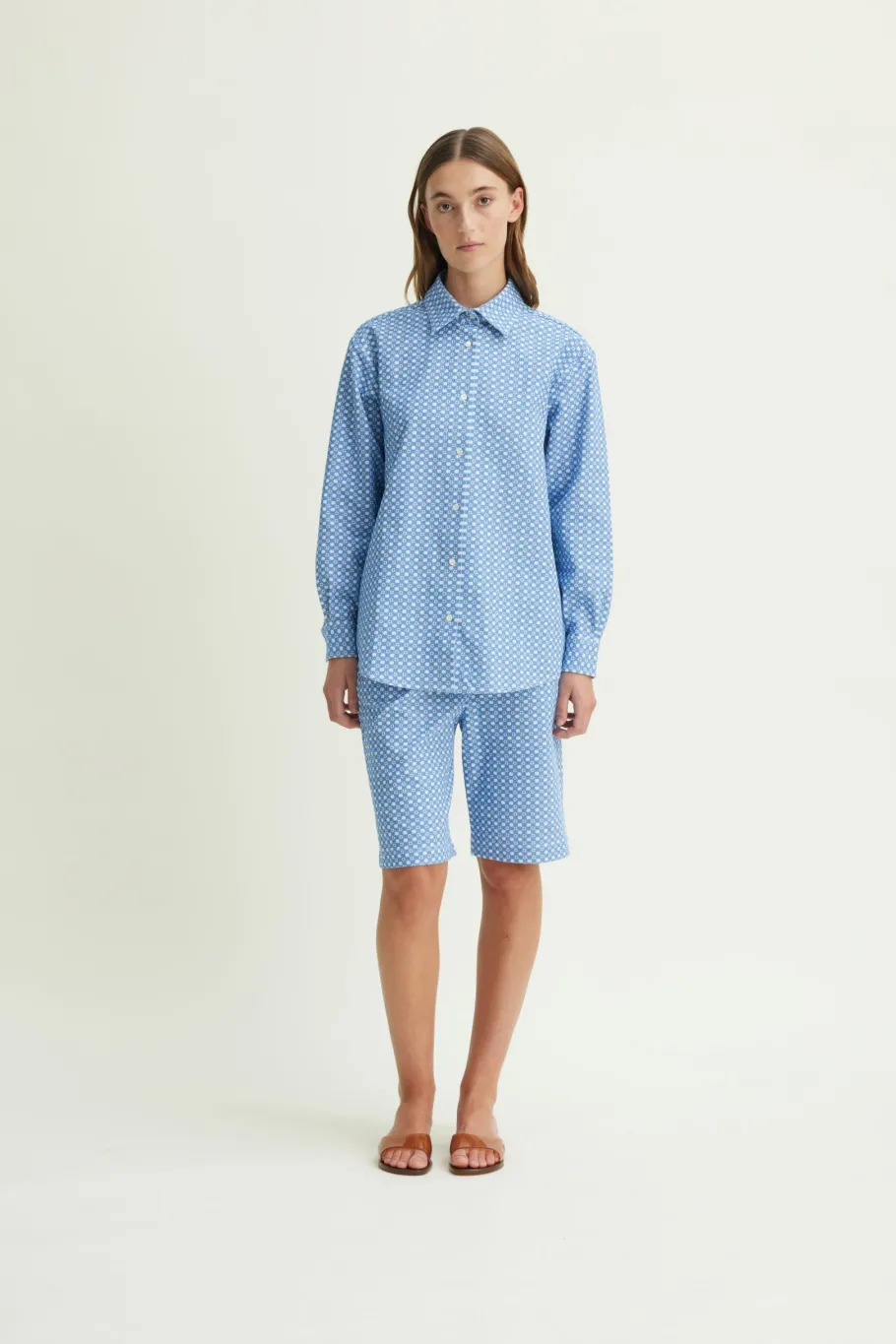 schulz_by_crowd_sanne_ove_1-2.webp Schulz by Crowd Sanne oversize skjorte Blue/White^Dame Overdele