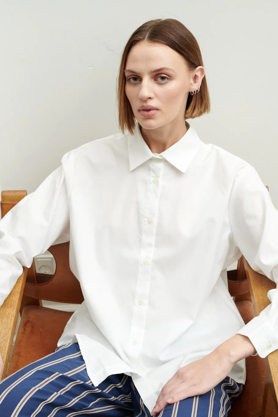 schulz_by_crowd_sanne_ove_6.webp Schulz by Crowd Sanne oversize organic cotton white^Dame Overdele