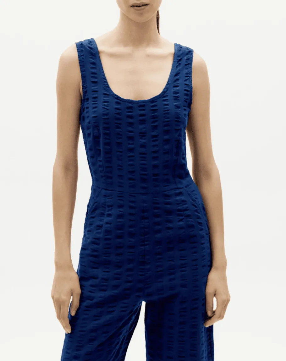 thinking_mu_rafflesia_jum_1.webp Thinking Mu Rafflesia jumpsuit Blue seersucker^Dame Kjoler Og Jumpsuits