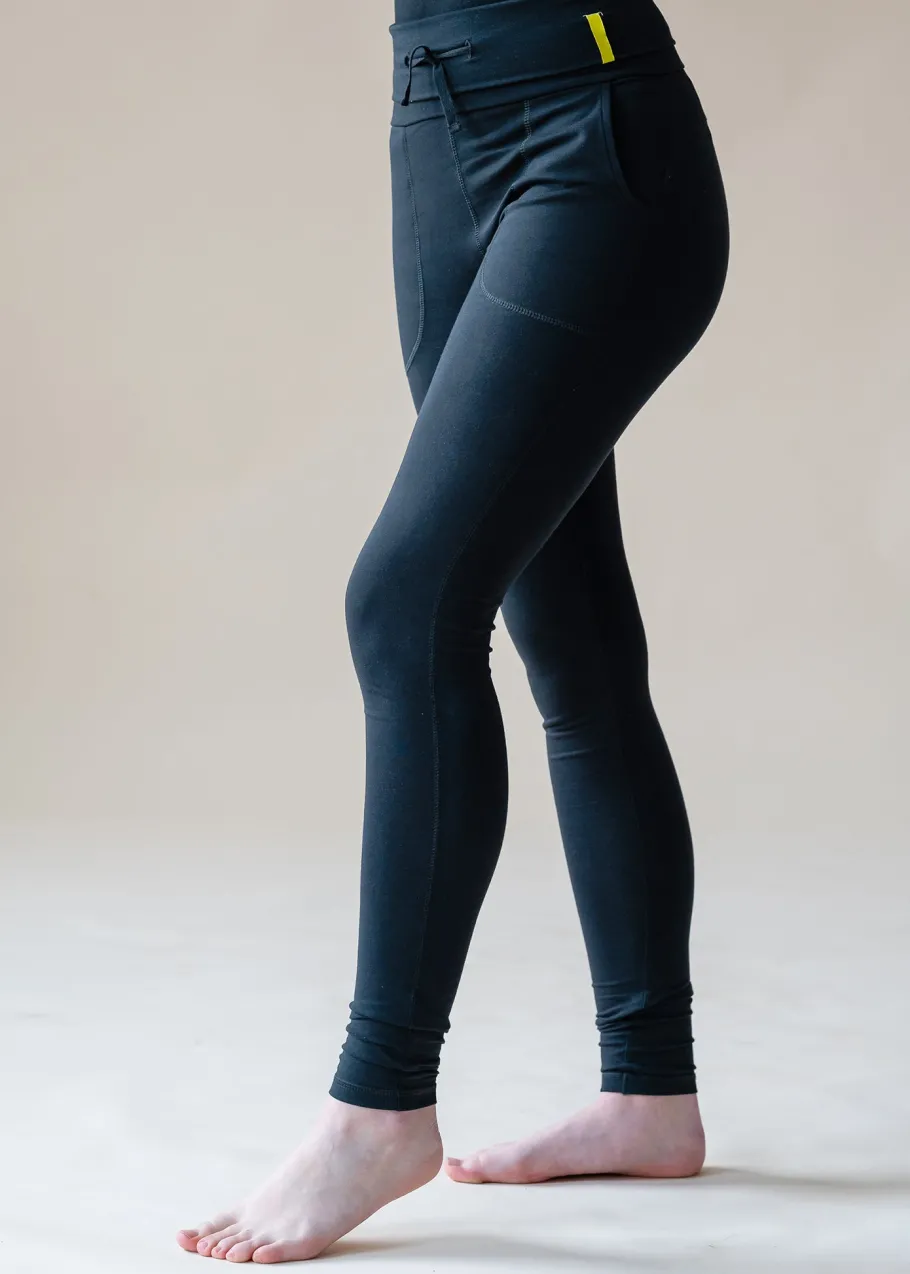 yogamii__devi_tights_with_0.webp Yogamii - Devi Tights With String - Black^Dame Underdele