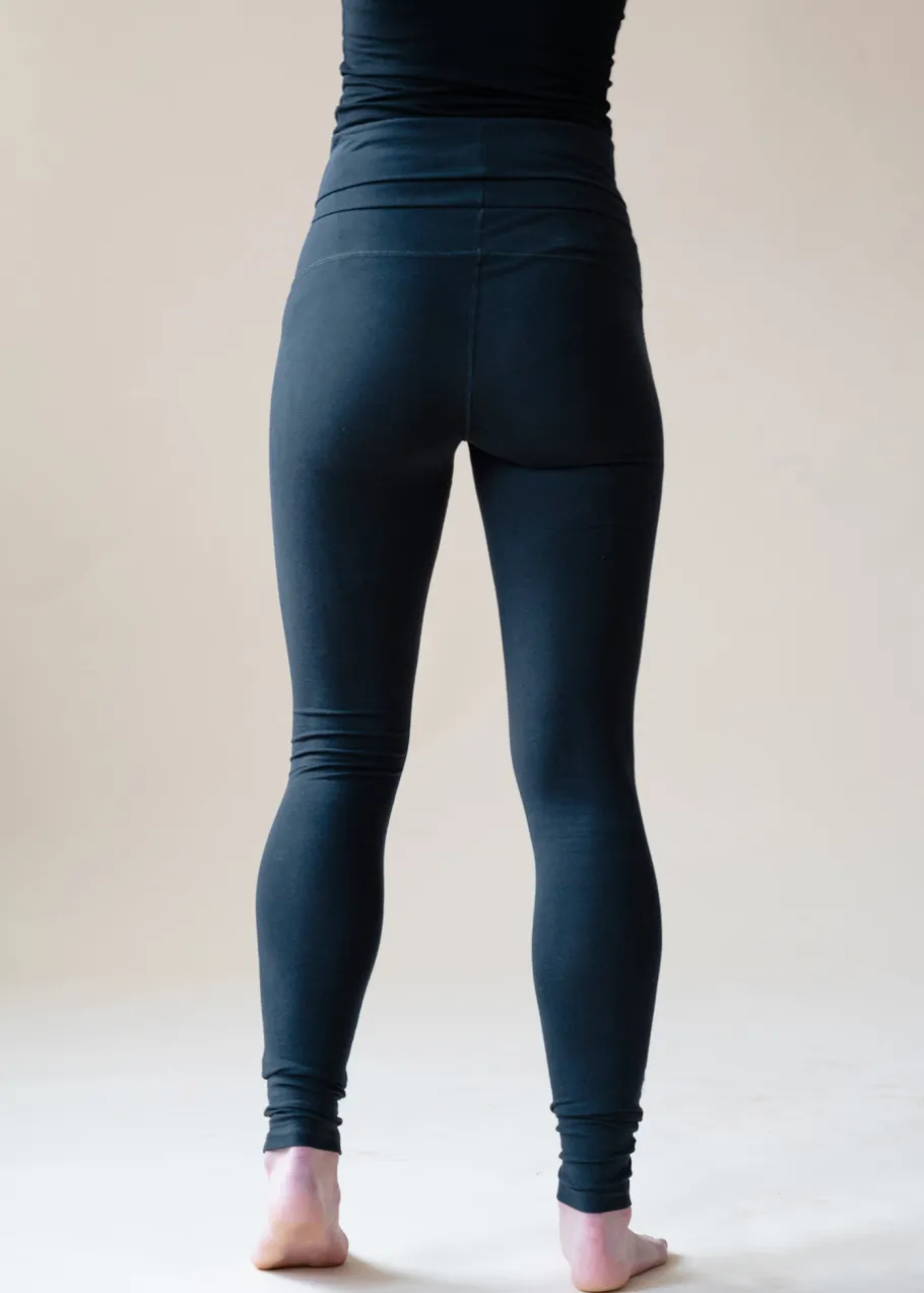 yogamii__devi_tights_with_1.webp Yogamii - Devi Tights With String - Black^Dame Underdele