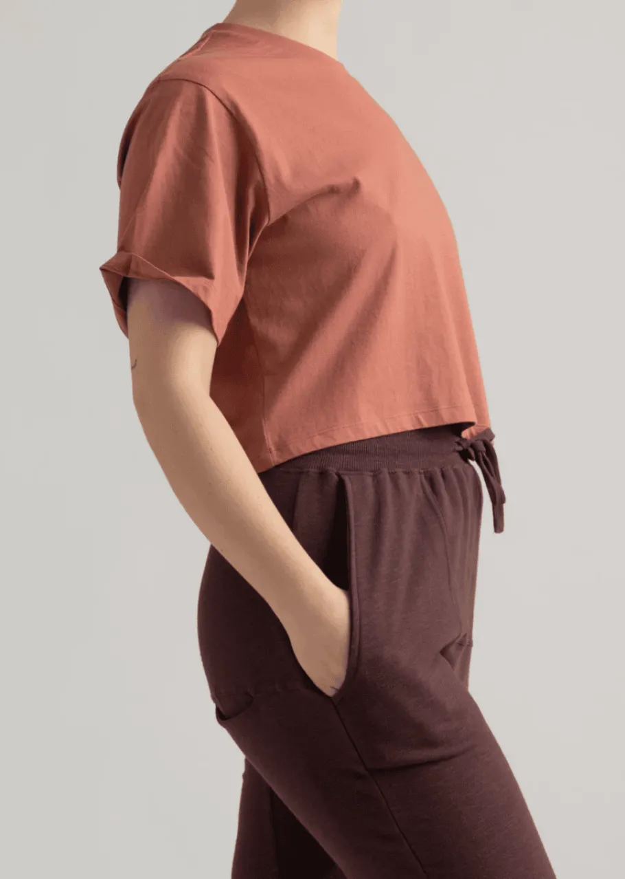 yogamii_siya_tee_moroccan_2.webp Yogamii SIYA TEE Moroccan Red^Dame Overdele