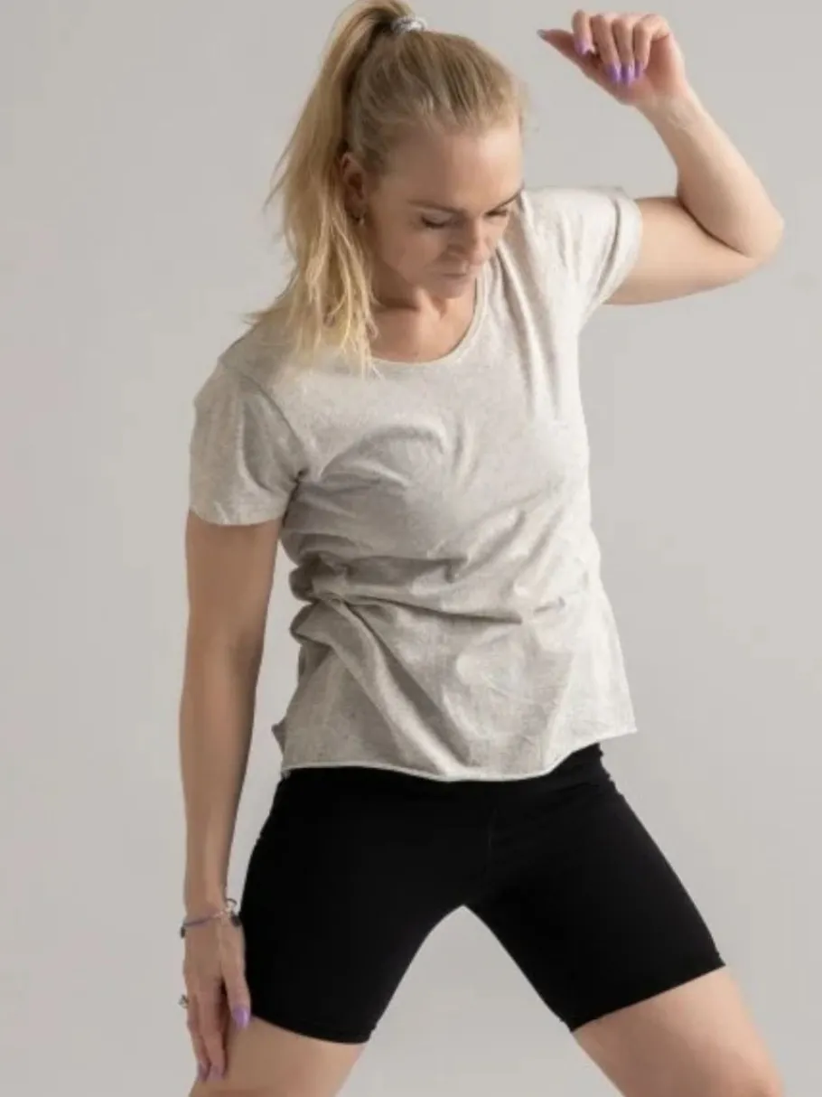 yogamii_yama_tee__kologis_1.webp Yogamii Yama Tee - økologisk yogatøj off white^Dame Overdele