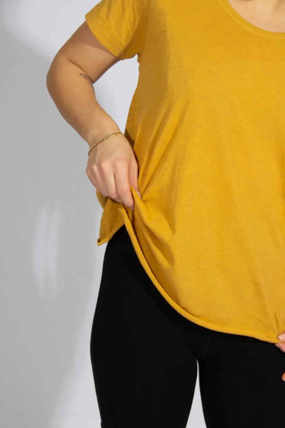 yogamii_yama_tee__kologis_6.webp Yogamii Yama Tee - økologisk yogatøj honey^Dame Overdele